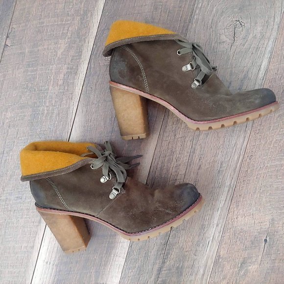 UGG Shoes - UGG Calynda Lace up Suede Ankle Boots Fur Lined